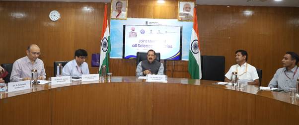 जम्मू-कश्मीर, पंजाब, चंडीगढ़ और राजस्थान और गुजरात के उत्तर-पश्चिमी इलाकों के सीमावर्ती क्षेत्रों में स्थित तकनीकी और वैज्ञानिक प्रतिष्ठानों की सुरक्षा को उन्नत किया जाएगा: डॉ. जितेंद्र सिंह